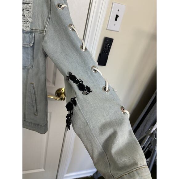 36Point5 Women’s Customized Denim Jacket Medium Roses Skull Lace Up Distressed - Picture 6 of 11